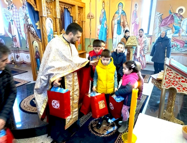 Св. Сава и подјела пакетића у Љебу